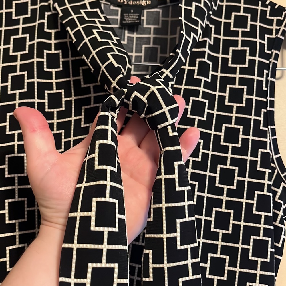 “ By Design” textured, sleeveless, size small - Picture 5 of 11
